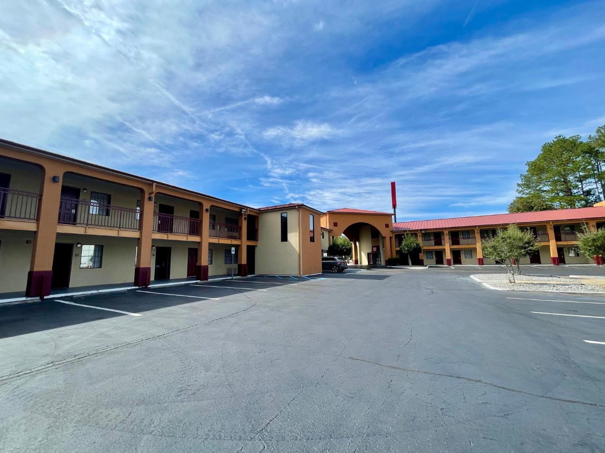 Red Roof Inn & Suites Jackson - Richland Exterior photo