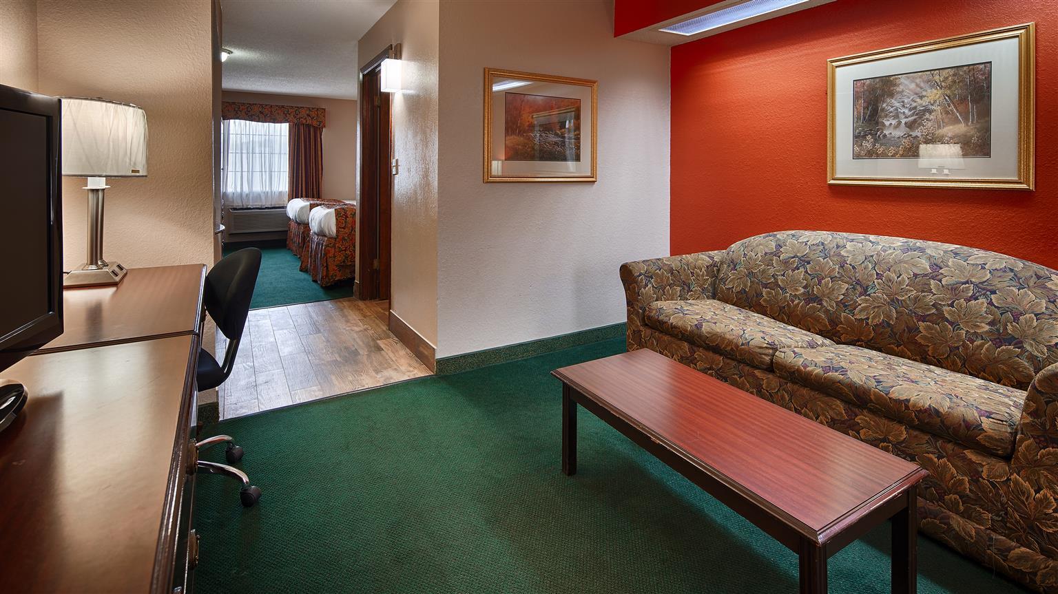 Red Roof Inn & Suites Jackson - Richland Exterior photo