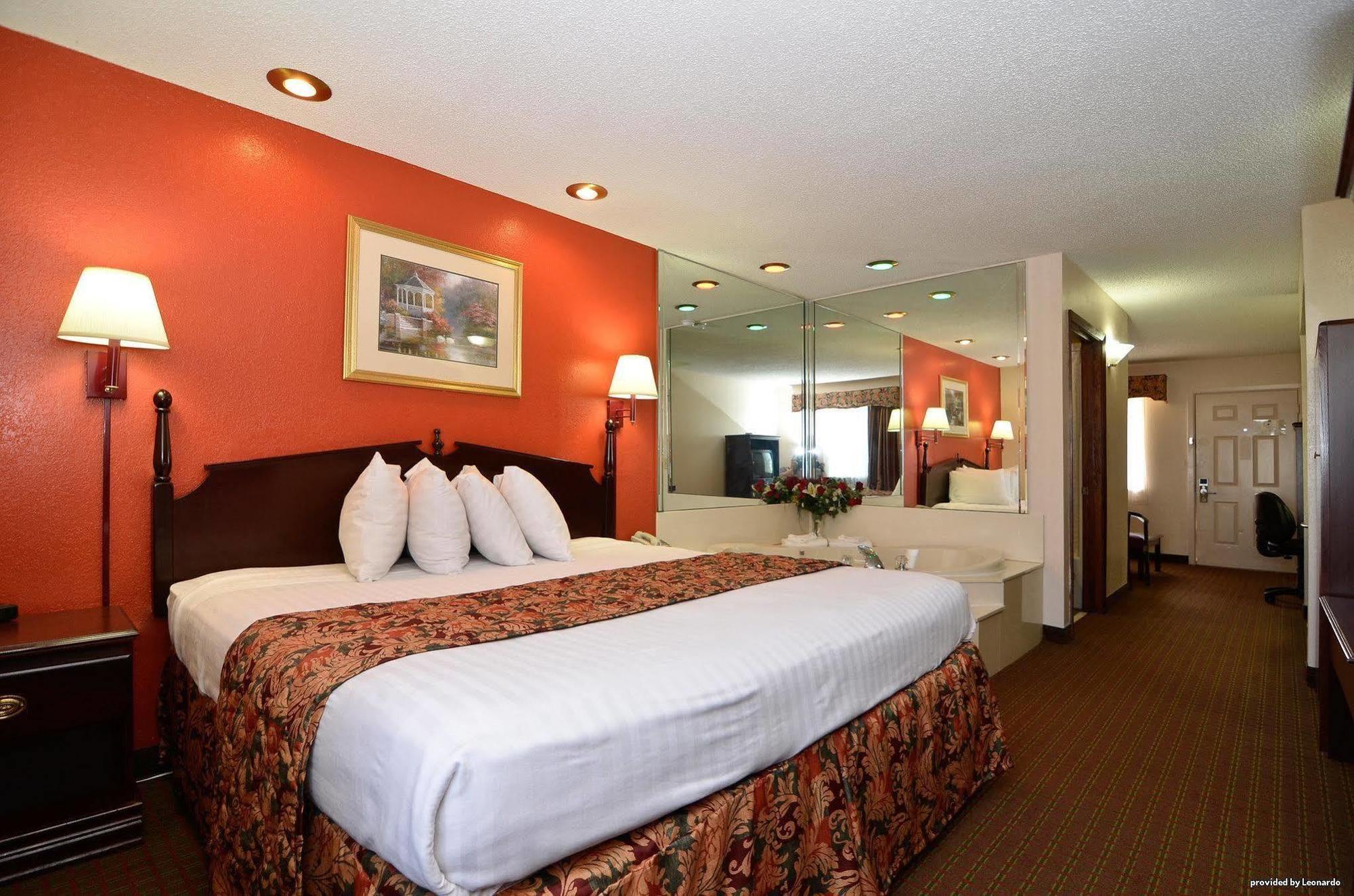 Red Roof Inn & Suites Jackson - Richland Exterior photo